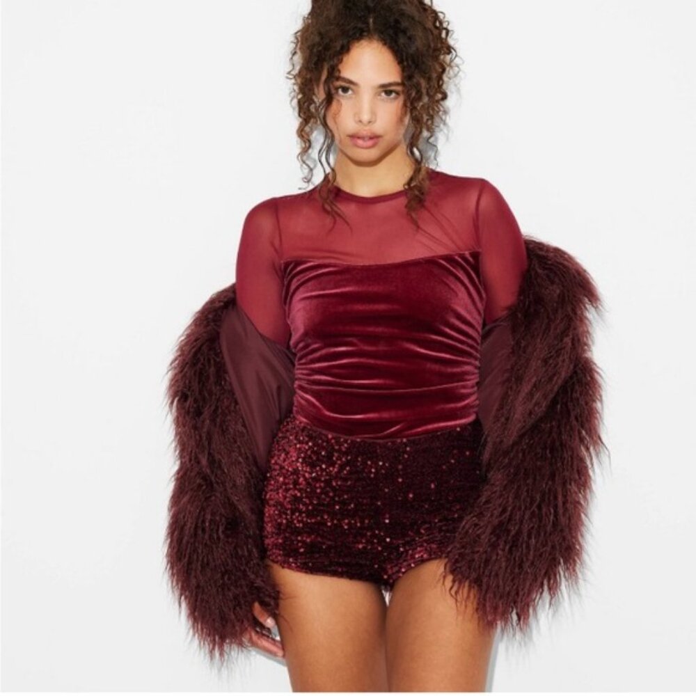 NWT Women's Mid-Rise Sequin Velvet Micro Hot Shorts - Wild Fable Dark Red M